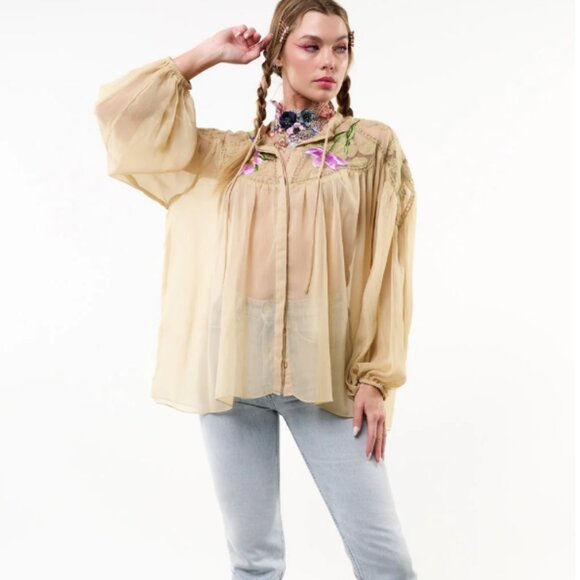 Elegant Cream Blouse with Floral Embroidery - Picture 15 of 15